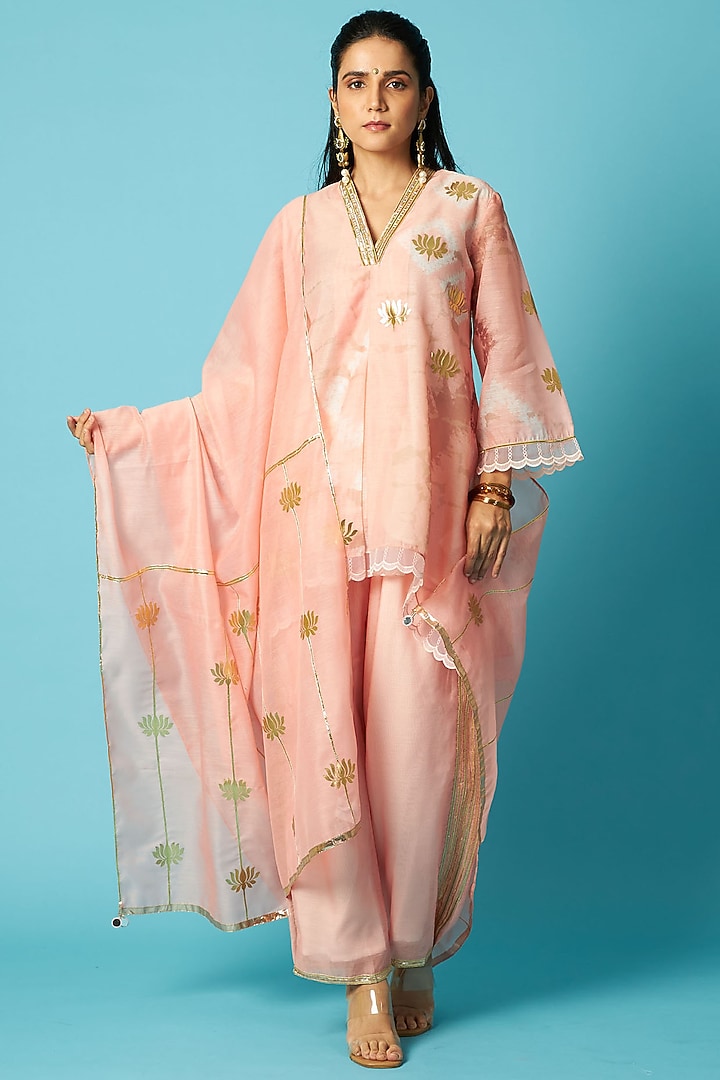 Peach Chanderi Bandhani Printed Kurta Set by Vedika M at Pernia's Pop Up Shop