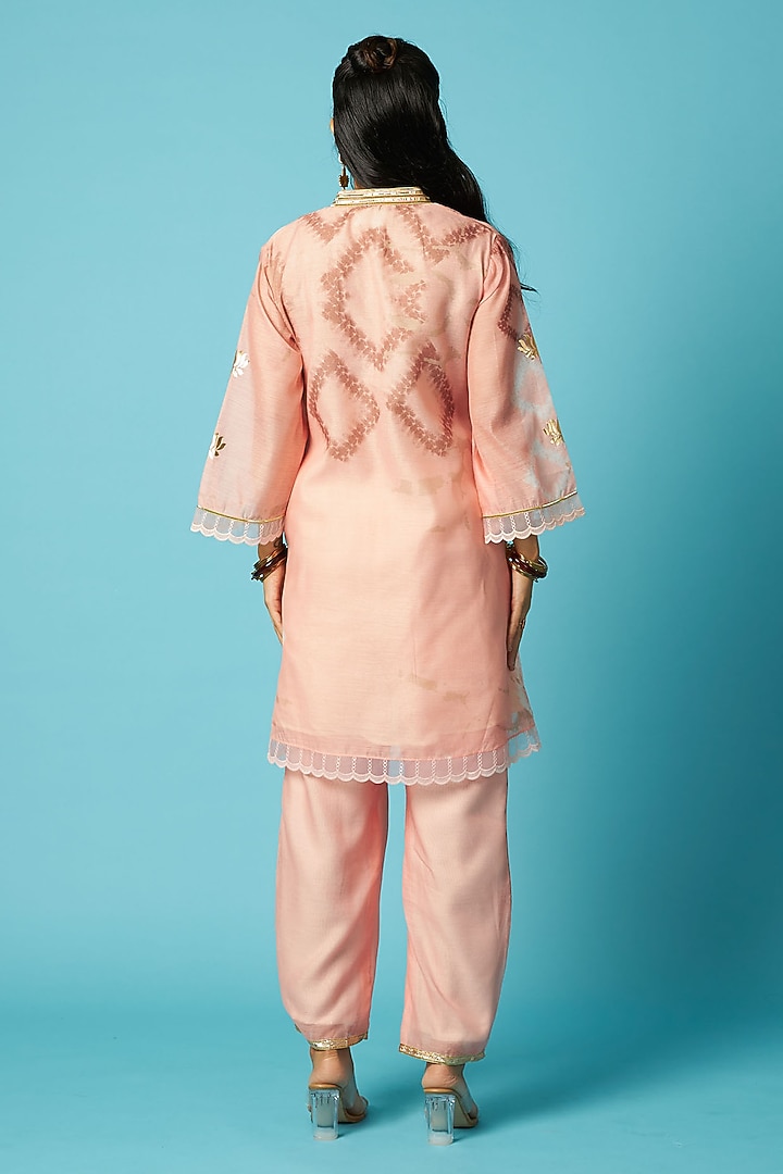 Peach Chanderi Bandhani Printed Kurta Set by Vedika M at Pernia's Pop Up Shop