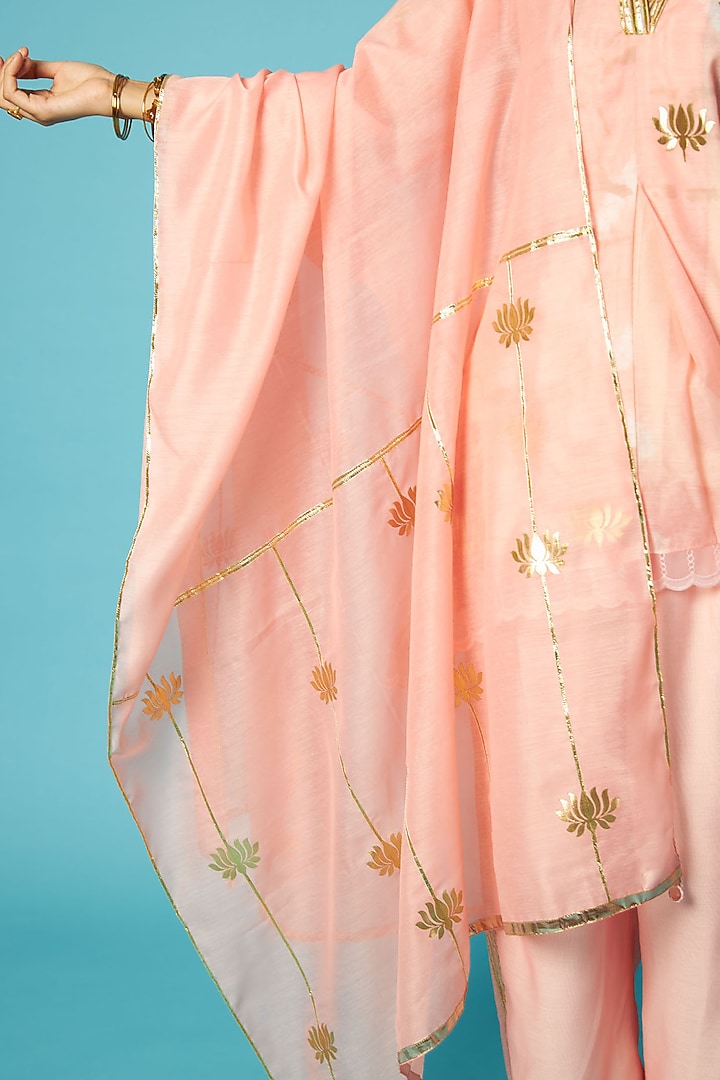 Peach Chanderi Bandhani Printed Kurta Set by Vedika M at Pernia's Pop Up Shop