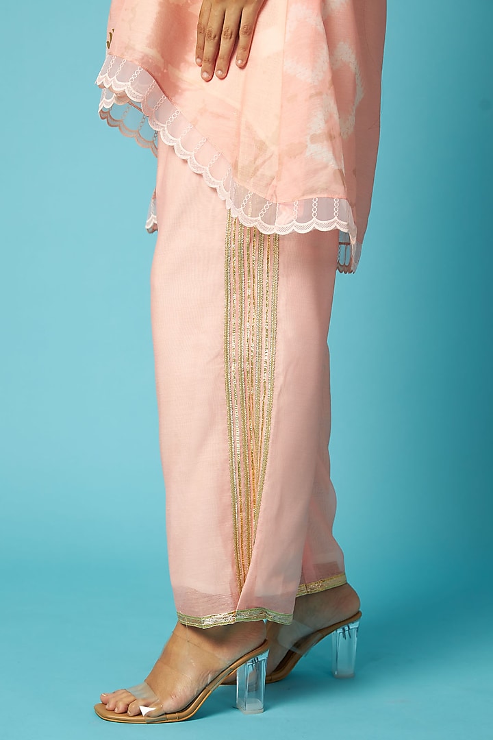 Peach Chanderi Bandhani Printed Kurta Set by Vedika M at Pernia's Pop Up Shop