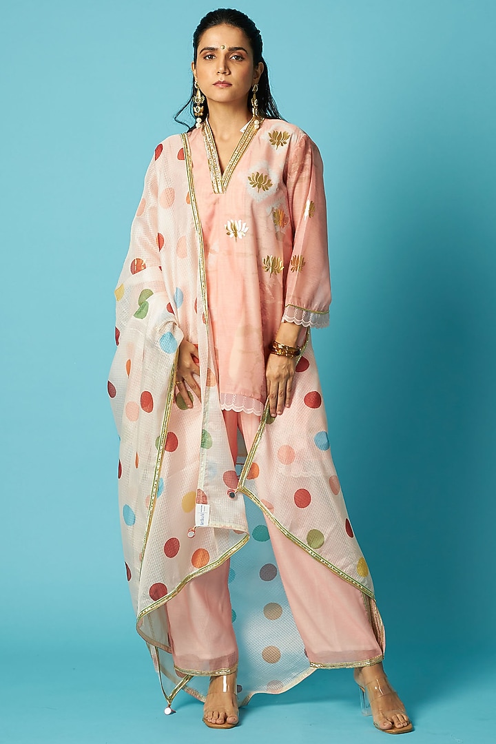 Peach Chanderi Bandhani Printed Kurta Set by Vedika M at Pernia's Pop Up Shop