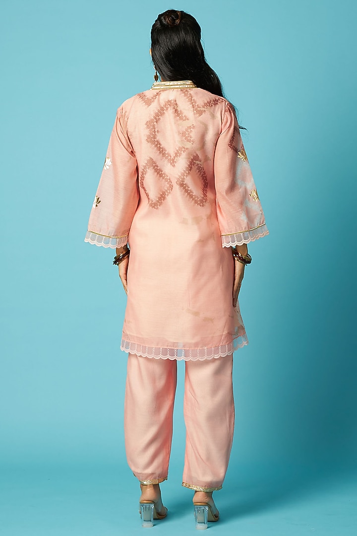 Peach Chanderi Bandhani Printed Kurta Set by Vedika M at Pernia's Pop Up Shop