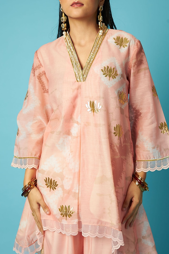 Peach Chanderi Bandhani Printed Kurta Set by Vedika M at Pernia's Pop Up Shop