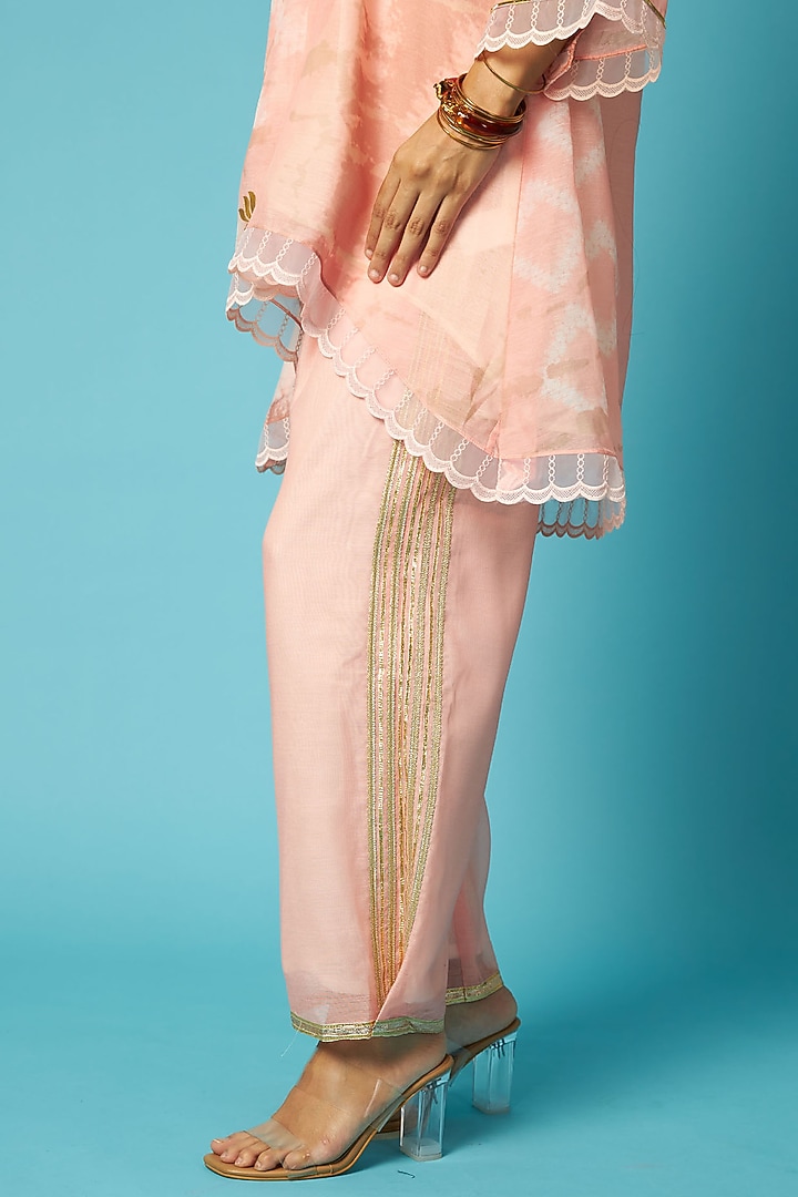 Peach Chanderi Bandhani Printed Kurta Set by Vedika M at Pernia's Pop Up Shop