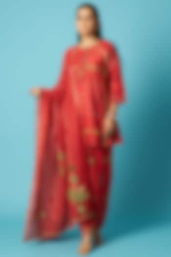 Red Chanderi Geometric Printed Straight Kurta Set by Vedika M at Pernia's Pop Up Shop