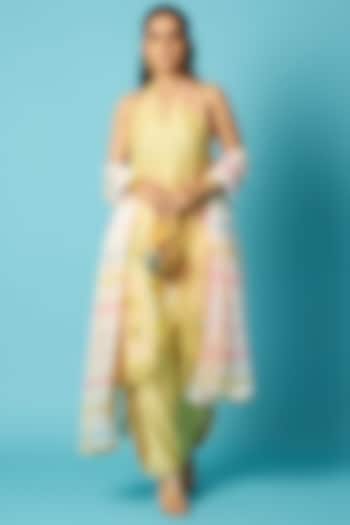Pastel Yellow Chanderi Bandhani Printed Halter Kurta Set by Vedika M at Pernia's Pop Up Shop