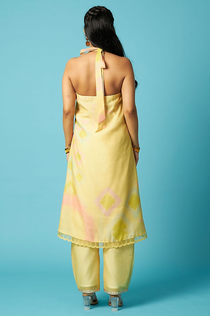Pastel Yellow Chanderi Bandhani Printed Halter Kurta Set by Vedika M at Pernia's Pop Up Shop