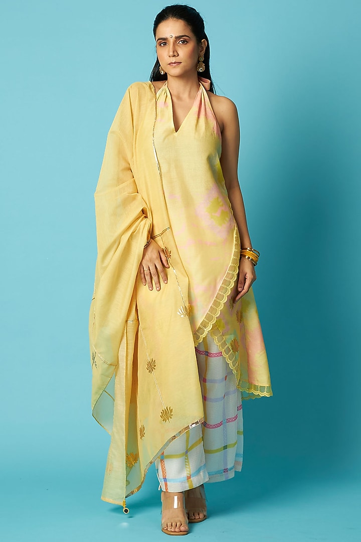 Pastel Yellow Chanderi Bandhani Printed Halter Kurta Set by Vedika M at Pernia's Pop Up Shop