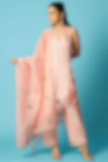 Peach Chanderi Bandhani Printed Halter Kurta Set by Vedika M at Pernia's Pop Up Shop