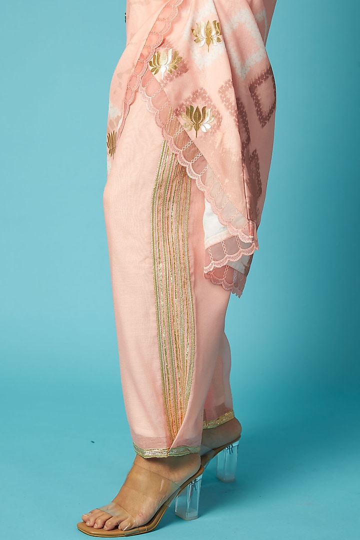 Peach Chanderi Bandhani Printed Halter Kurta Set by Vedika M at Pernia's Pop Up Shop