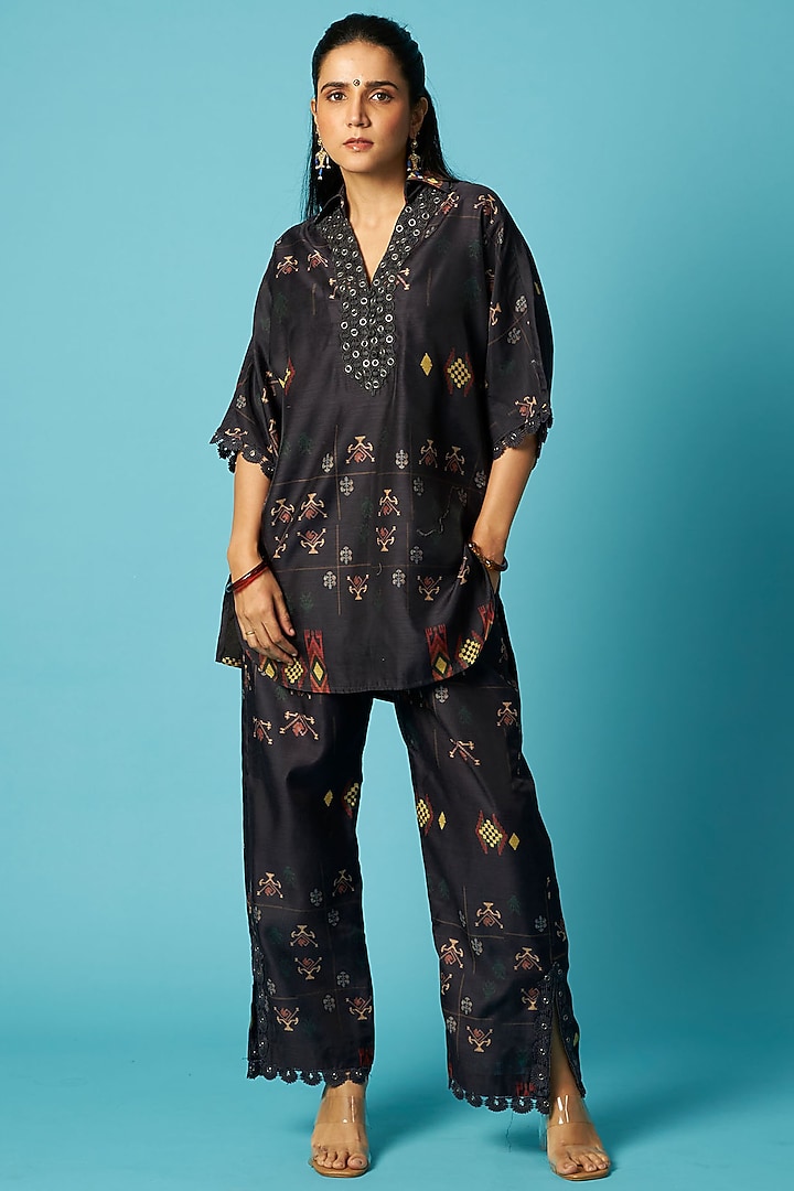 Black Chanderi Jamdani Printed Short Kurta Set by Vedika M at Pernia's Pop Up Shop