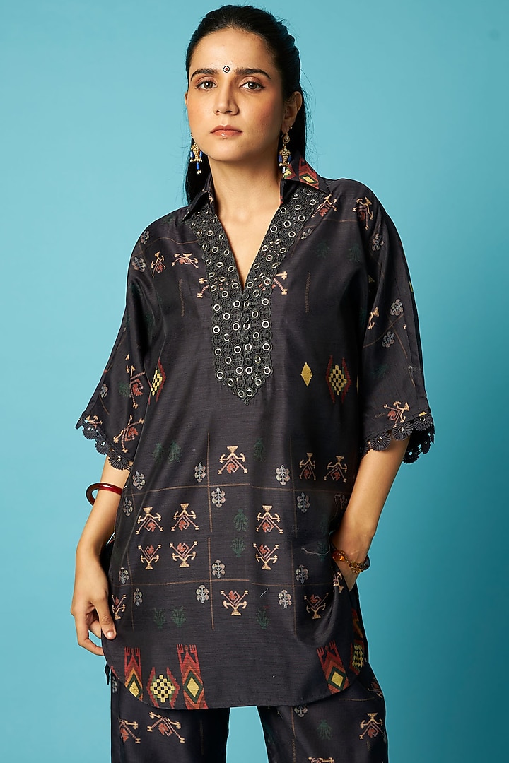 Black Chanderi Jamdani Printed Short Kurta Set by Vedika M at Pernia's Pop Up Shop