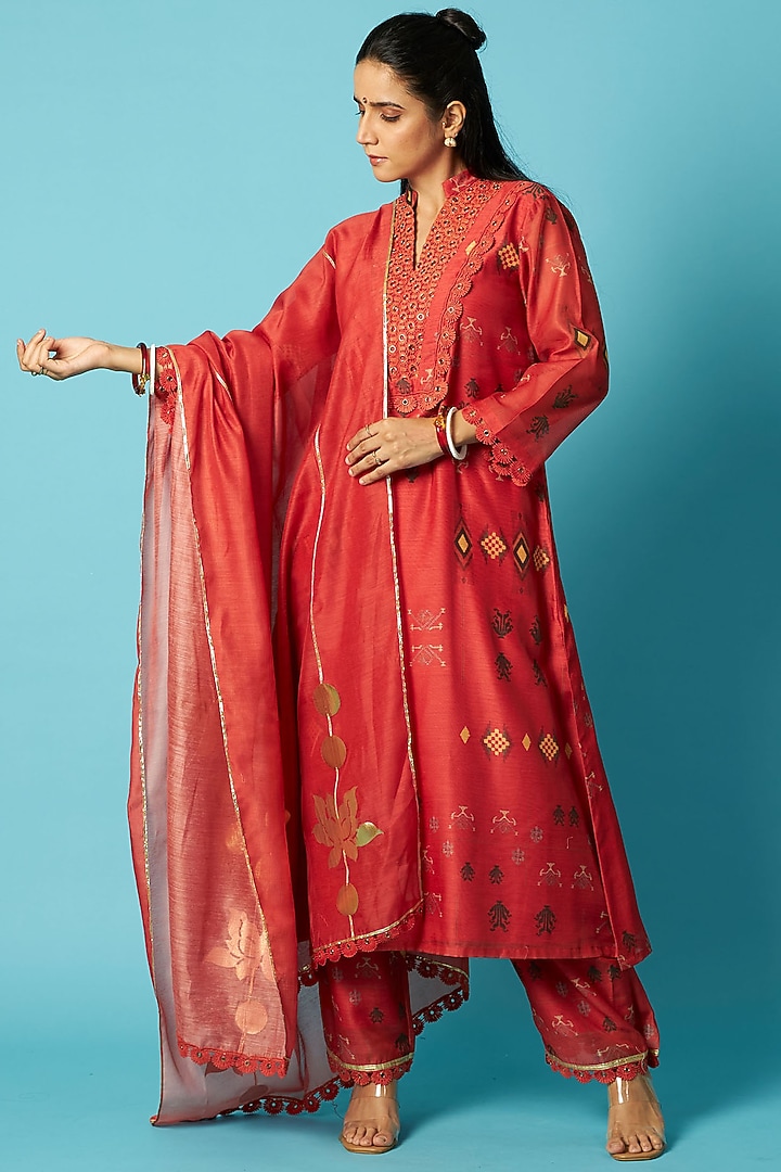 Red Chanderi Eyelet Embroidered Kurta Set by Vedika M at Pernia's Pop Up Shop
