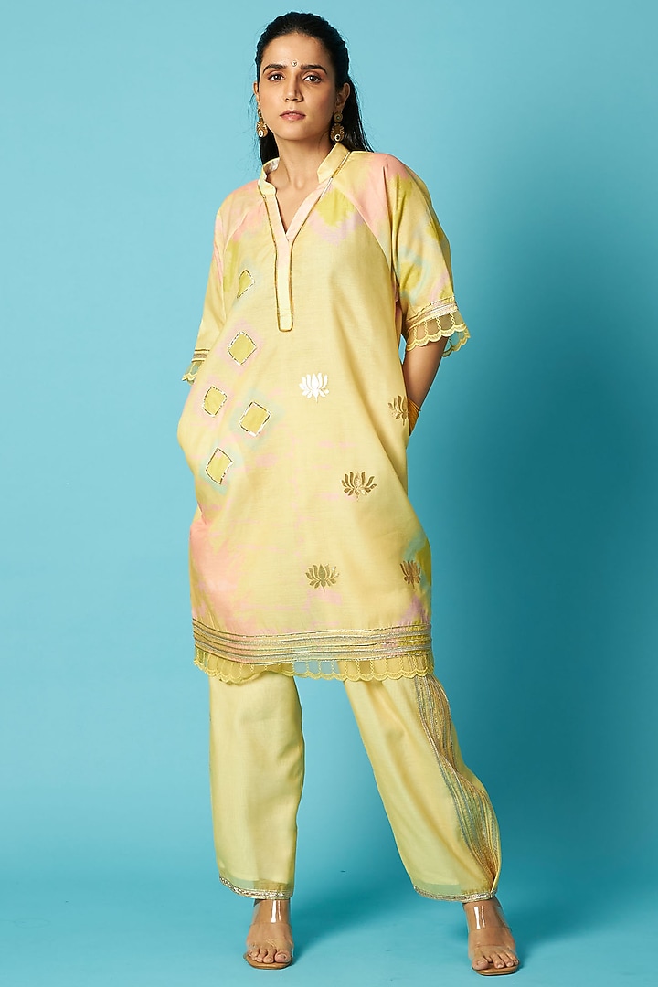 Yellow Chanderi Bandhani Printed Straight Kurta Set by Vedika M at Pernia's Pop Up Shop
