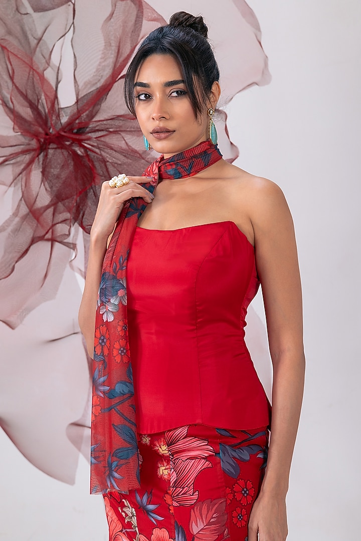 Red Organza Printed Skirt Set by Vesture at Pernia's Pop Up Shop