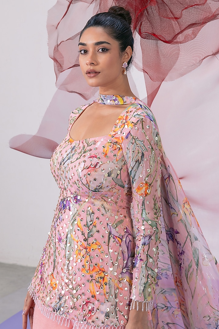 Peach Organza Printed Kurta Set by Vesture at Pernia's Pop Up Shop