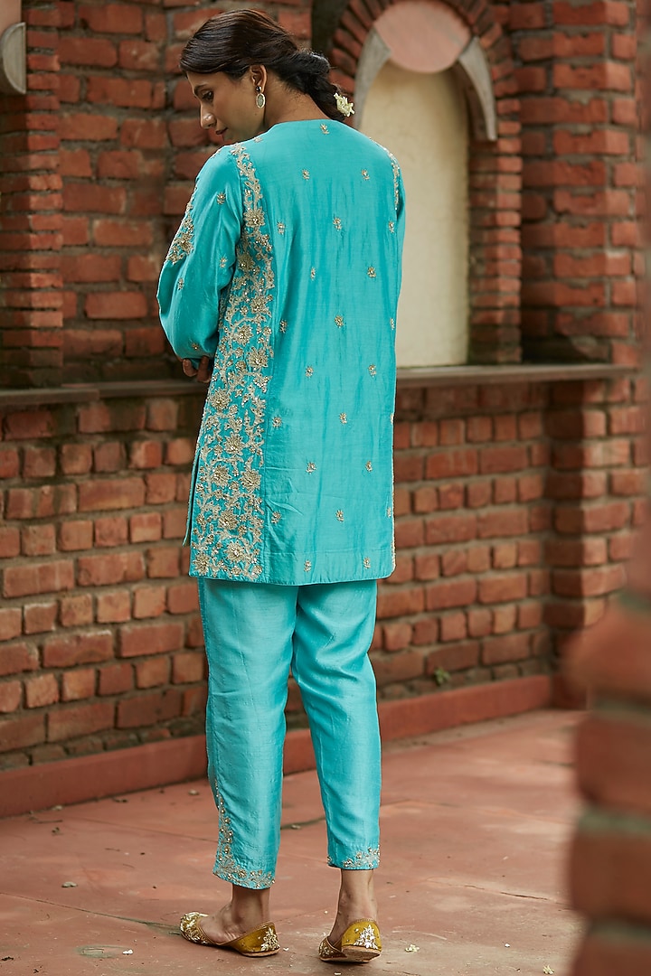 Blue Embellished Kurta Set by Vashisht Guru Dutt at Pernia's Pop Up Shop