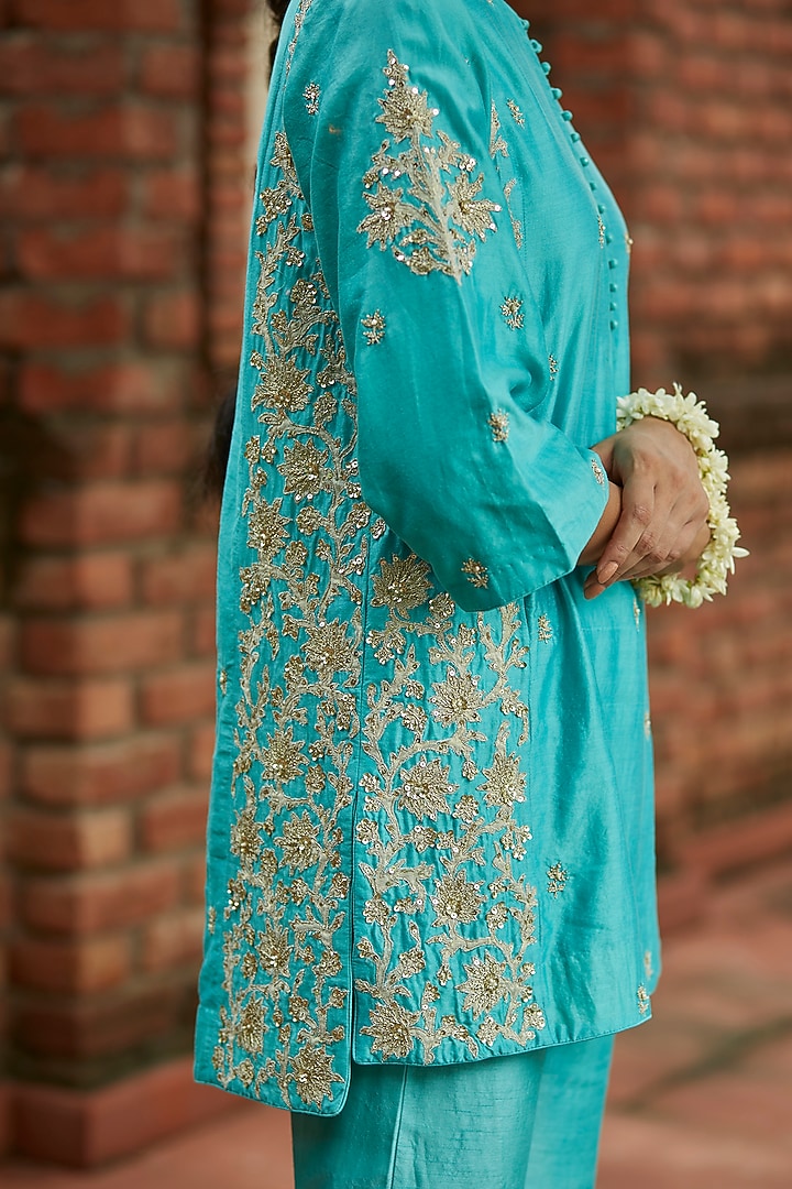 Blue Embellished Kurta Set by Vashisht Guru Dutt at Pernia's Pop Up Shop