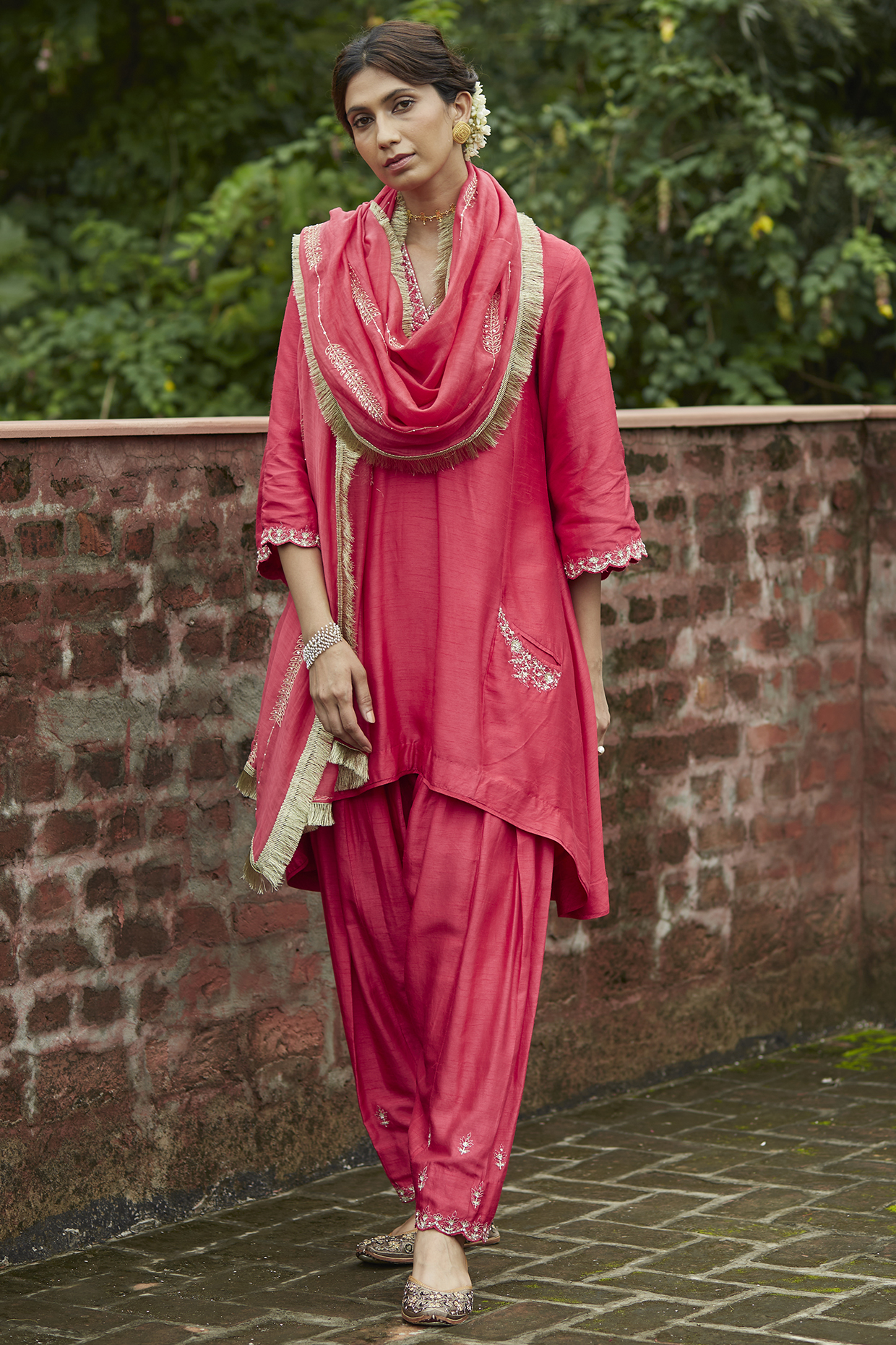 Coral Embroidered Kurta Set by Vashisht Guru Dutt at Pernia's Pop Up Shop