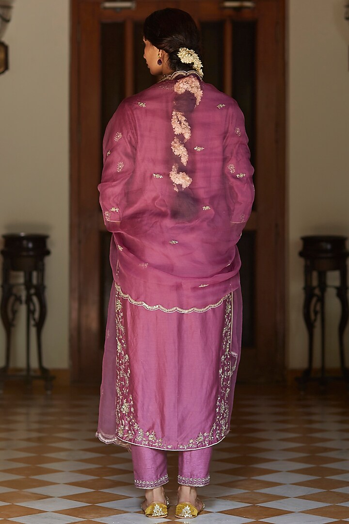 Purple Embroidered Kurta Set by Vashisht Guru Dutt at Pernia's Pop Up Shop