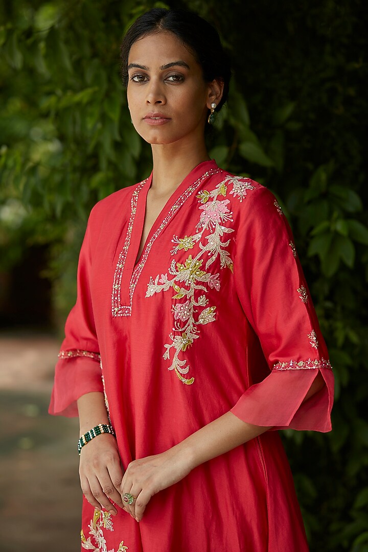 Coral Embroidered Kurta Set by Vashisht Guru Dutt at Pernia's Pop Up Shop