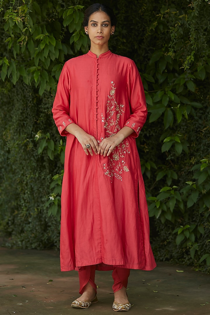 Coral Embroidered Tunic Set by Vashisht Guru Dutt