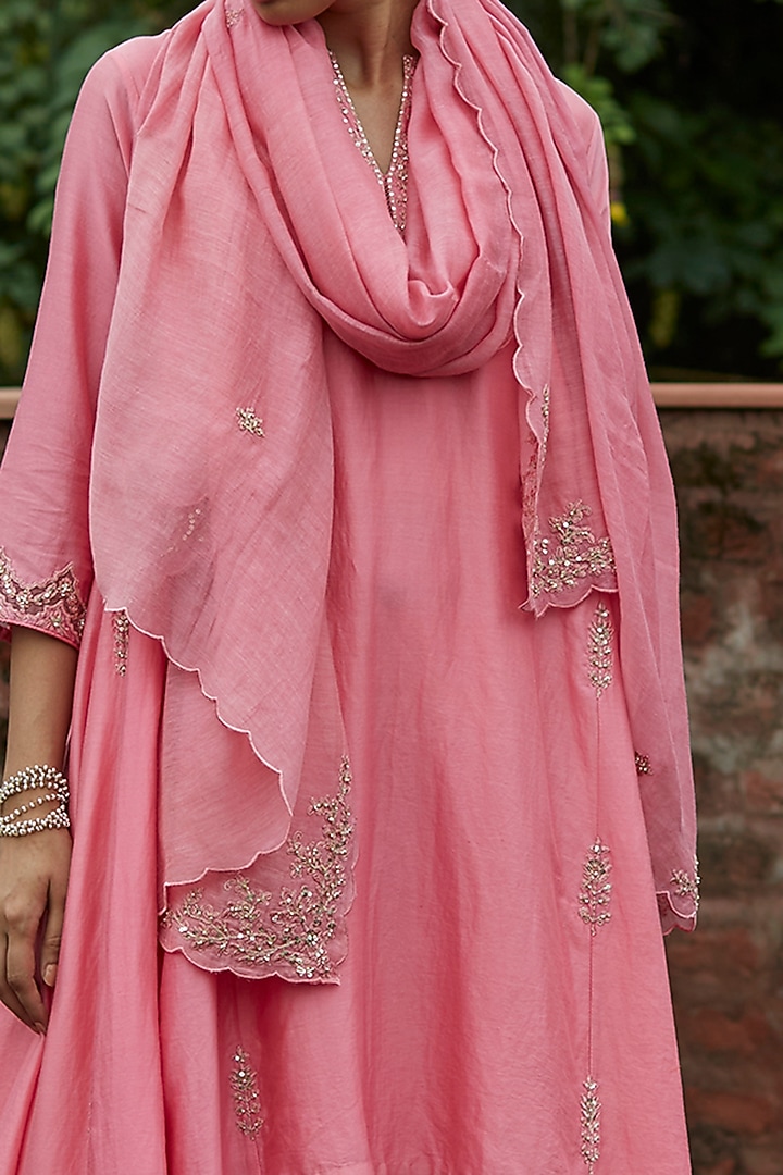 Pink Embroidered Kalidar Kurta Set by Vashisht Guru Dutt at Pernia's Pop Up Shop