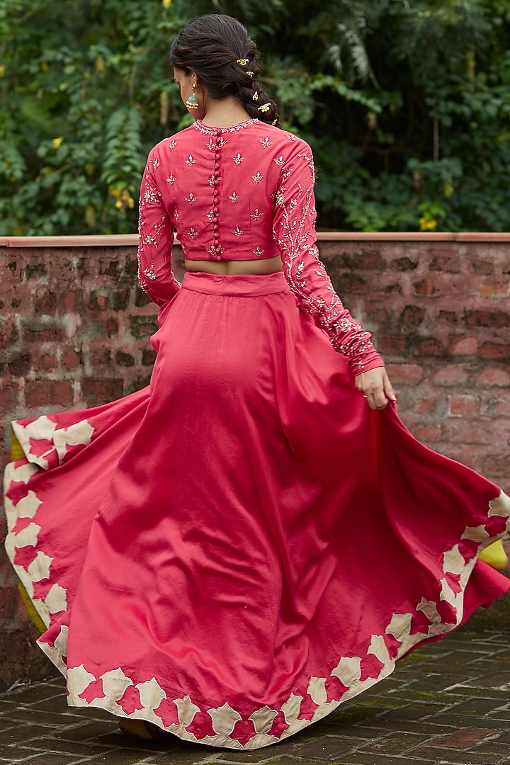 Coral Embroidered Wedding Lehenga Set by Vashisht Guru Dutt at Pernia's Pop Up Shop