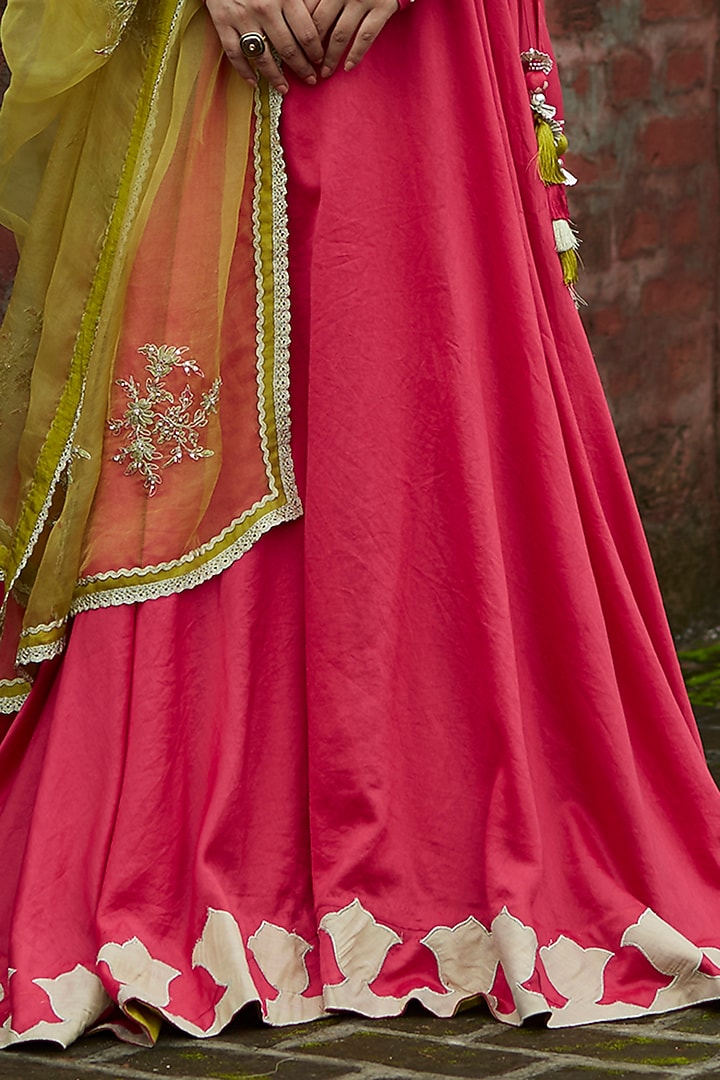 Coral Embroidered Wedding Lehenga Set by Vashisht Guru Dutt at Pernia's Pop Up Shop