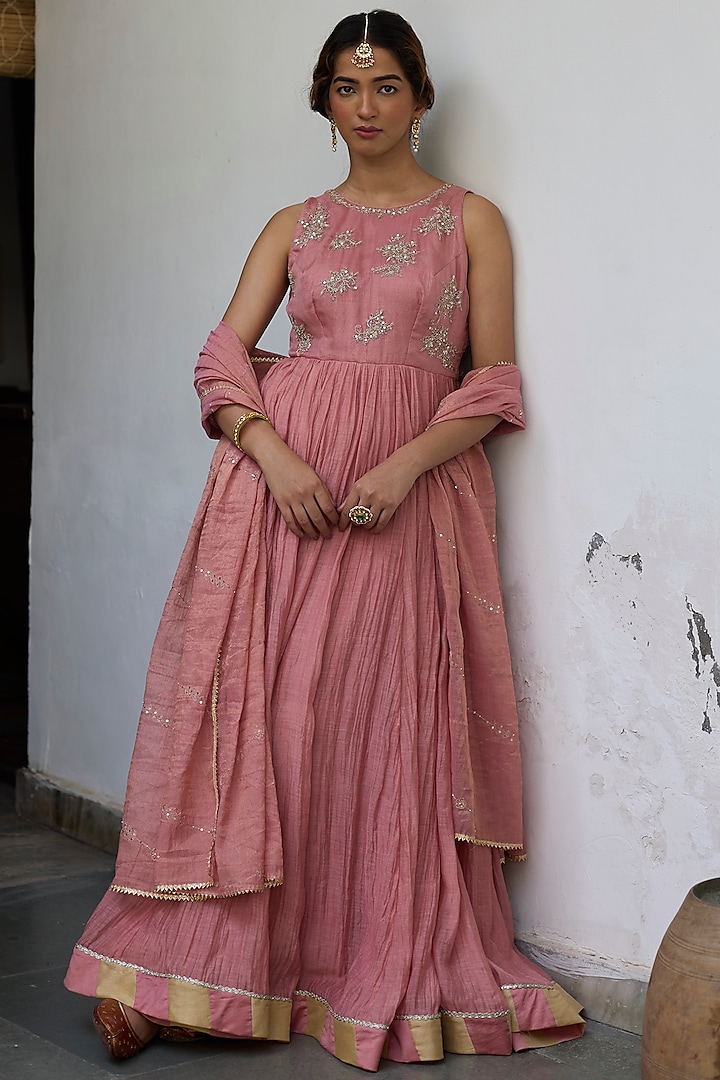 Old Rose Pink Chanderi Mul Embroidered Anarkali Set by Vashisht Guru Dutt at Pernia's Pop Up Shop