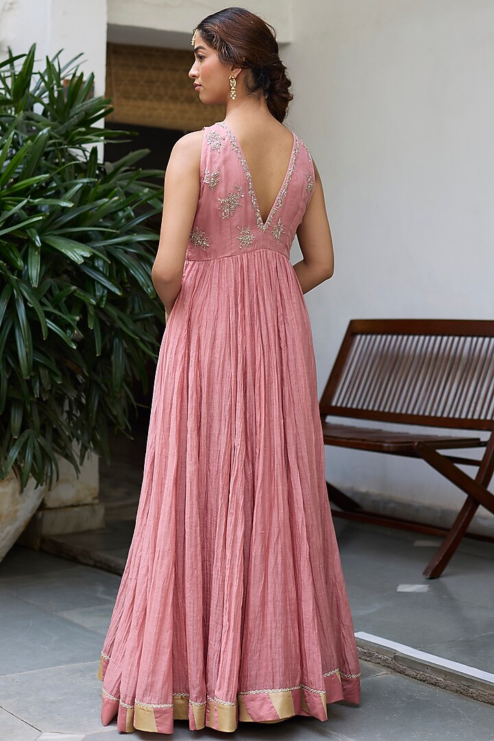 Old Rose Pink Chanderi Mul Embroidered Wedding Anarkali Set by Vashisht Guru Dutt at Pernia's Pop Up Shop