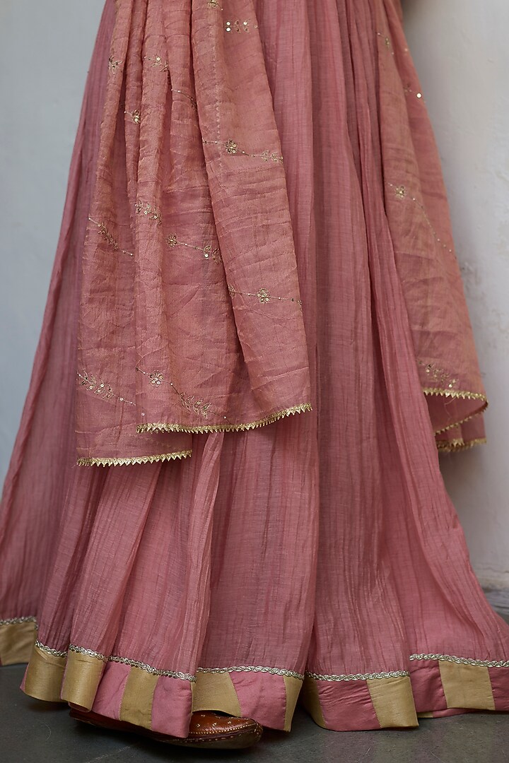 Old Rose Pink Chanderi Mul Embroidered Wedding Anarkali Set by Vashisht Guru Dutt at Pernia's Pop Up Shop