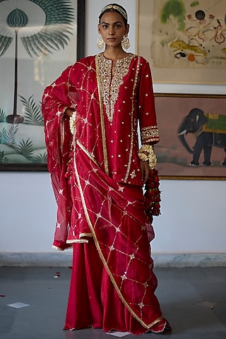 Red Chanderi Embroidered Kurta Set by Vashisht Guru Dutt