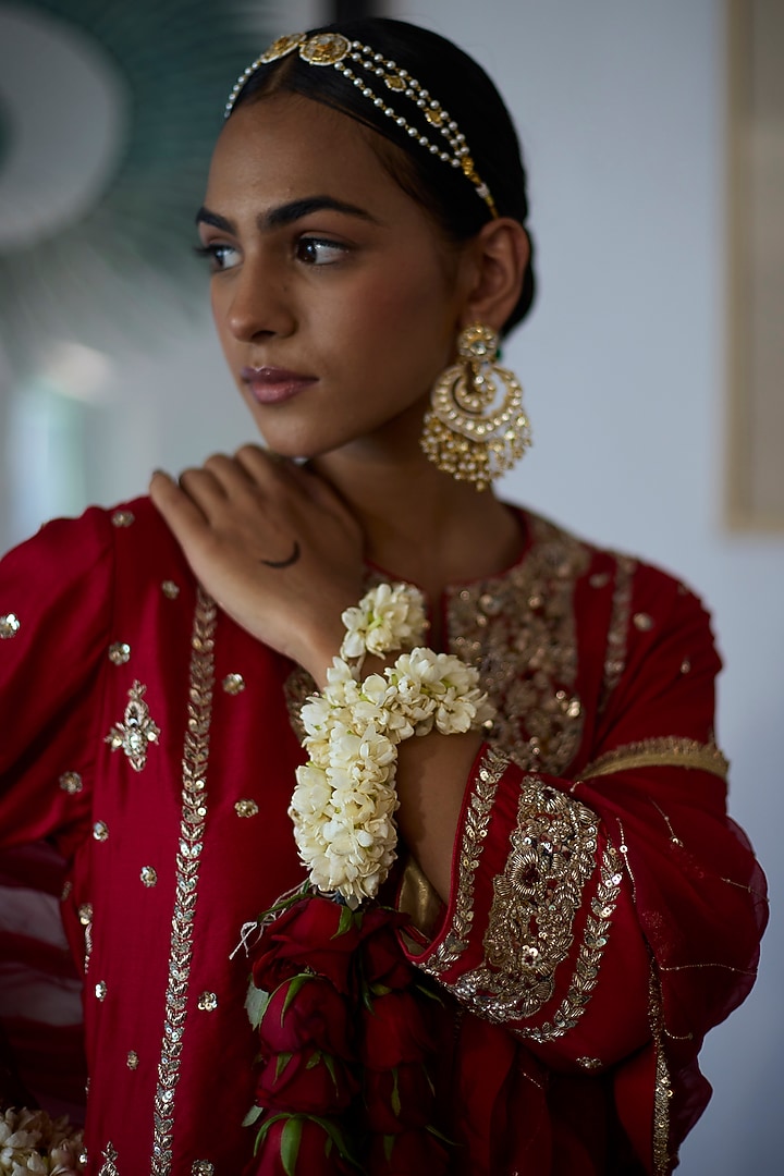 Red Chanderi Embroidered Kurta Set by Vashisht Guru Dutt at Pernia's Pop Up Shop