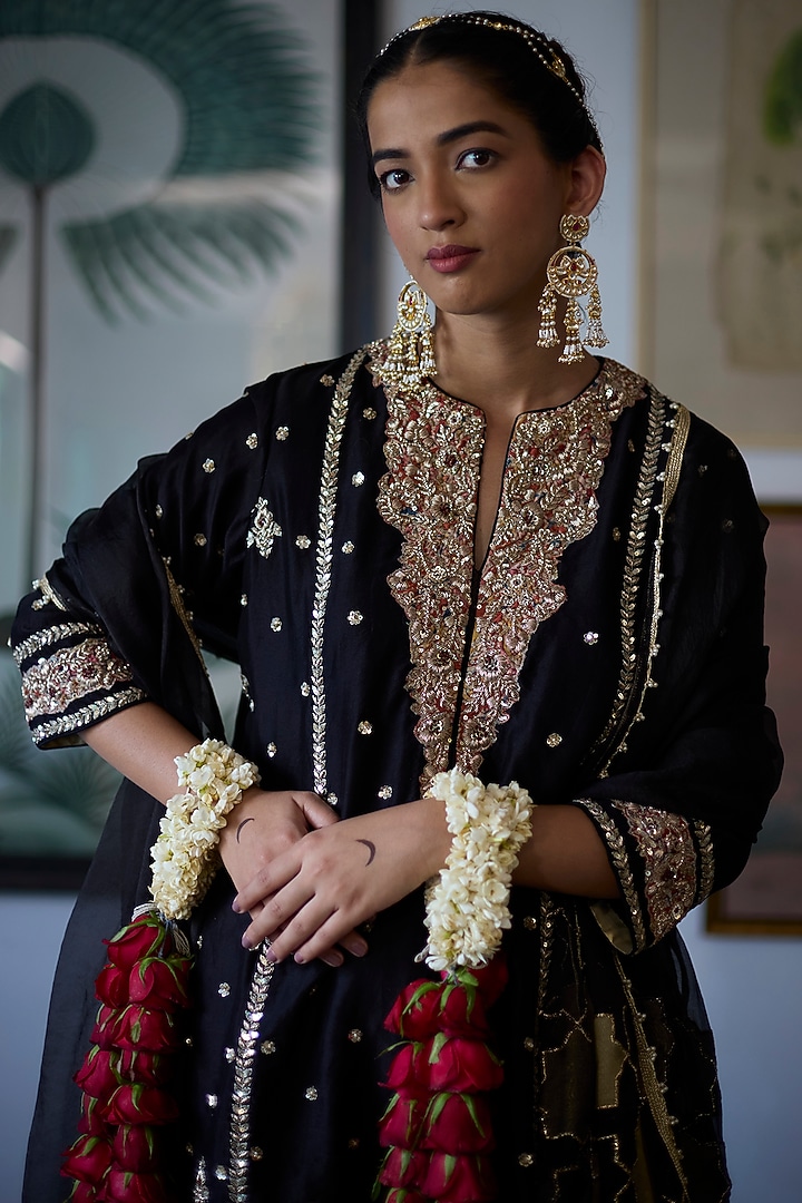 Black Chanderi Embroidered Kurta Set by Vashisht Guru Dutt at Pernia's Pop Up Shop