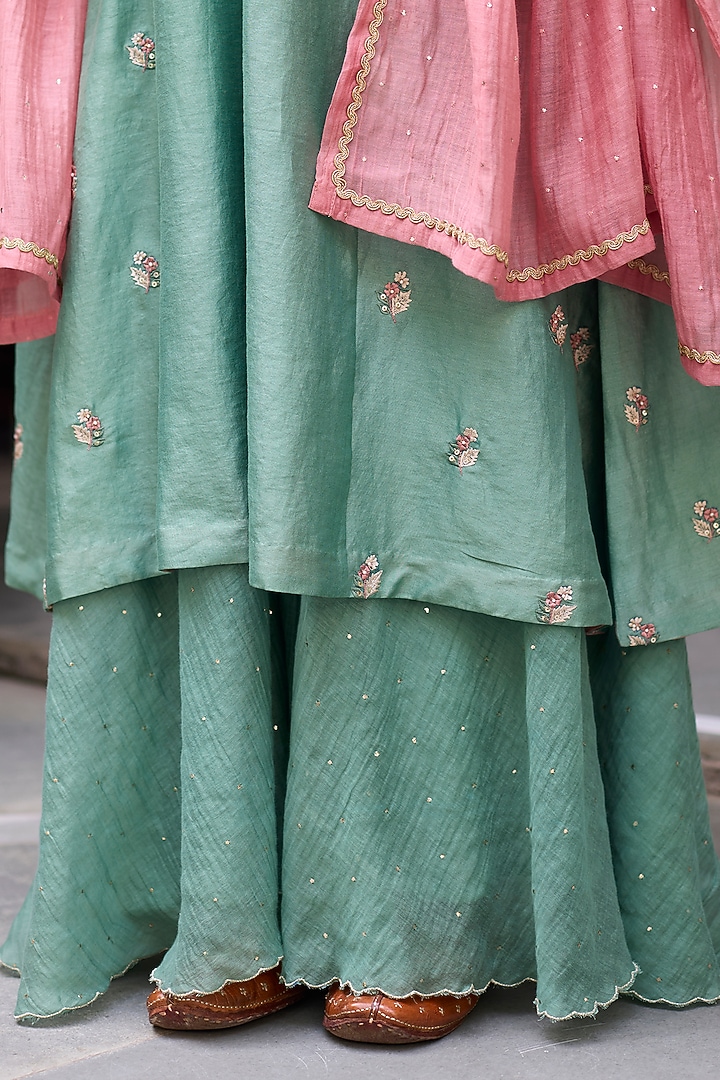 Aqua Green Chanderi Embroidered Kurta Set by Vashisht Guru Dutt at Pernia's Pop Up Shop