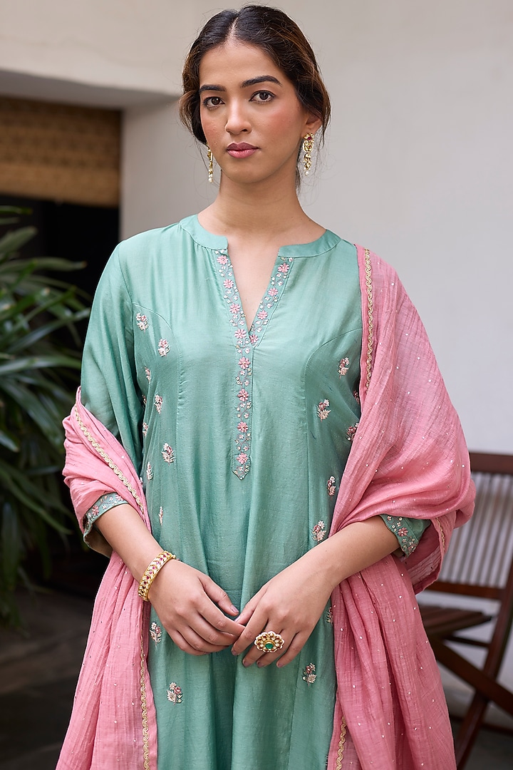 Aqua Green Chanderi Embroidered Kurta Set by Vashisht Guru Dutt at Pernia's Pop Up Shop