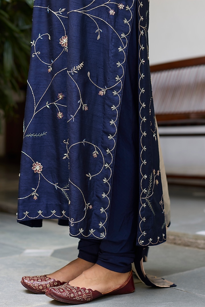 Navy Blue Dupion Silk Embroidered Kurta Set by Vashisht Guru Dutt at Pernia's Pop Up Shop