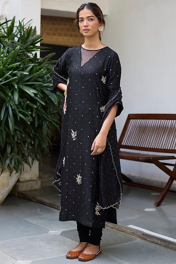Black Chanderi Embroidered Kurta Set by Vashisht Guru Dutt at Pernia's Pop Up Shop