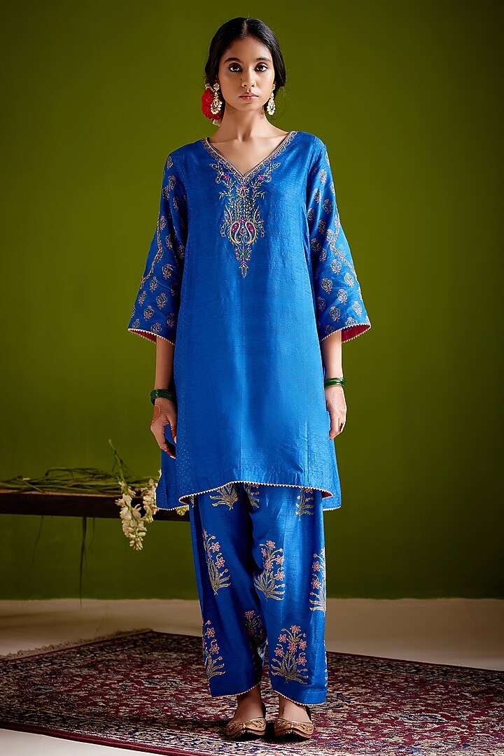 Blue Dupion Silk Block Printed & Hand Embroidered Paneled Kurta Set by Vashisht Guru Dutt at Pernia's Pop Up Shop
