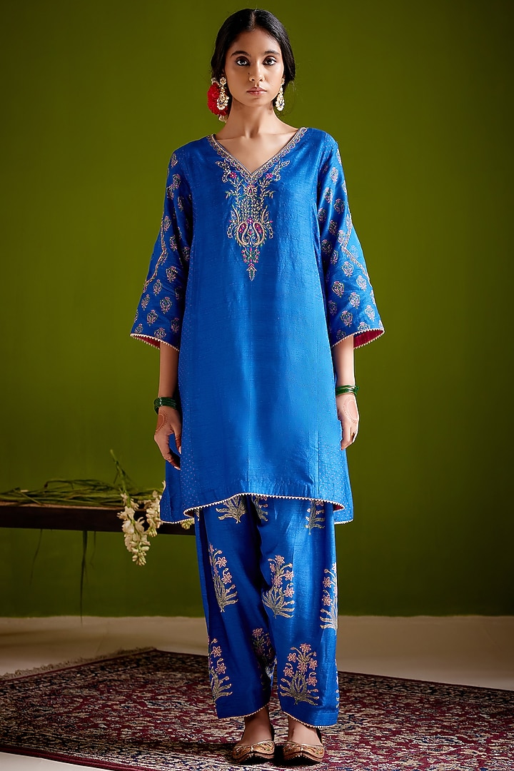 Blue Dupion Silk Block Printed & Hand Embroidered Paneled Kurta Set by Vashisht Guru Dutt at Pernia's Pop Up Shop