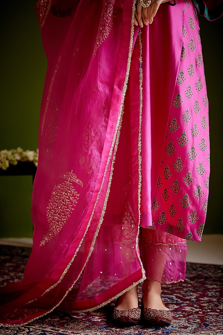 Rani Pink Woven Chanderi Block Printed & Hand Embroidered Paneled Tunic Set by Vashisht Guru Dutt at Pernia's Pop Up Shop