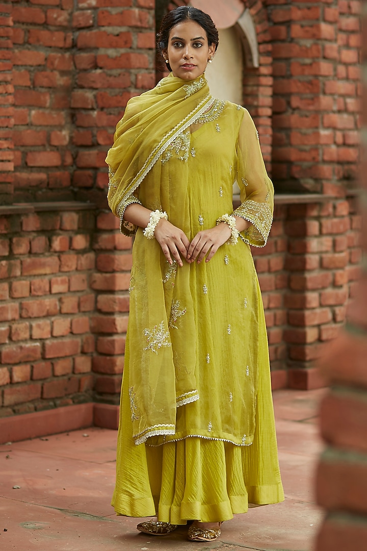 Olive Silk Organza Resham Embroidered Layered Kurta Set by Vashisht Guru Dutt at Pernia's Pop Up Shop