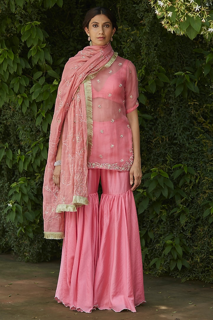 Pink Chanderi Scalloped Gharara Set by Vashisht Guru Dutt at Pernia's Pop Up Shop
