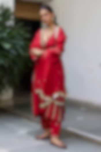 Red Dupion Silk Resham & Zari Dori Embroidered Kurta Set by Vashisht Guru Dutt at Pernia's Pop Up Shop