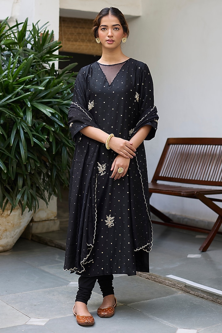 Black Handloom Chanderi Mukaish Dori Embroidered Kurta Set by Vashisht Guru Dutt at Pernia's Pop Up Shop