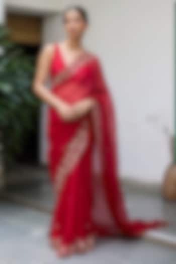 Red Silk Organza Dabka & Sequin Scalloped Embroidered Wedding Saree Set by Vashisht Guru Dutt at Pernia's Pop Up Shop