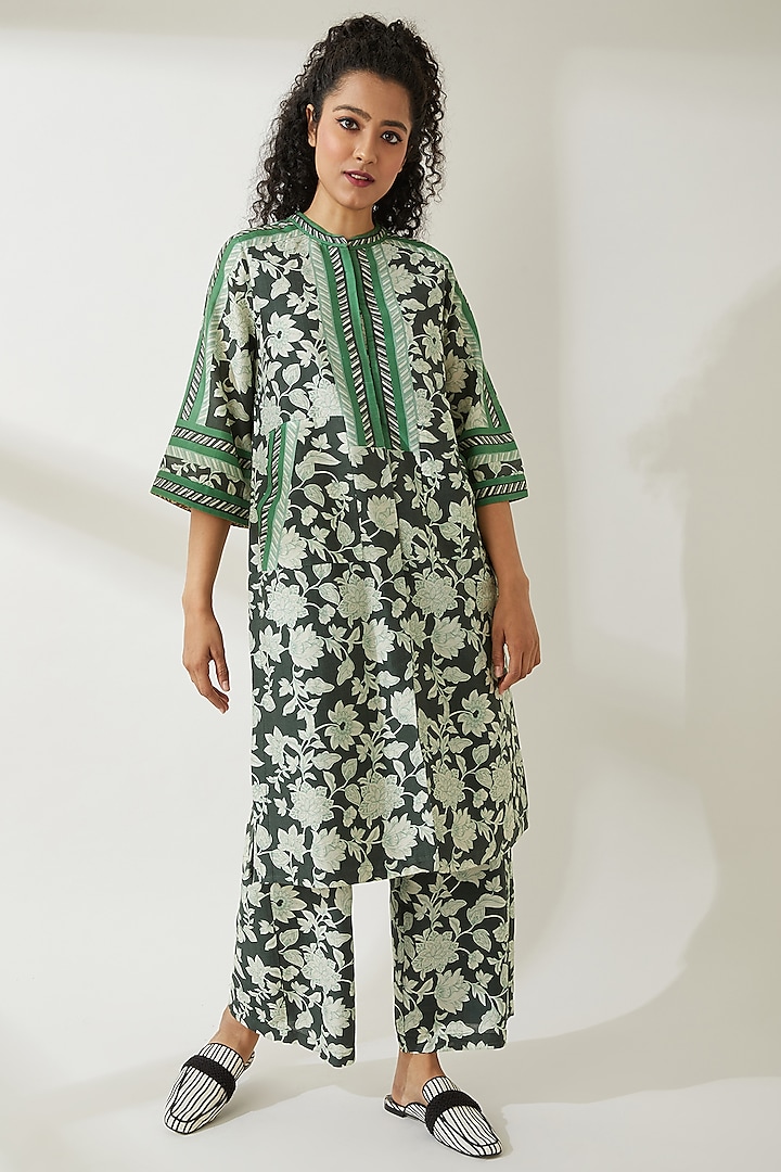 Green Trousers With Print by VIAM