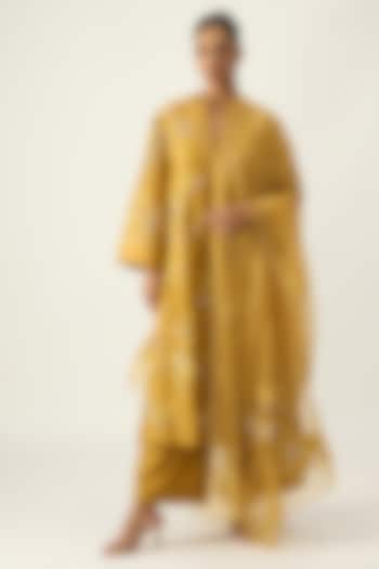 Mustard Chanderi Hand Embroidered Kurta Set by Viam at Pernia's Pop Up Shop