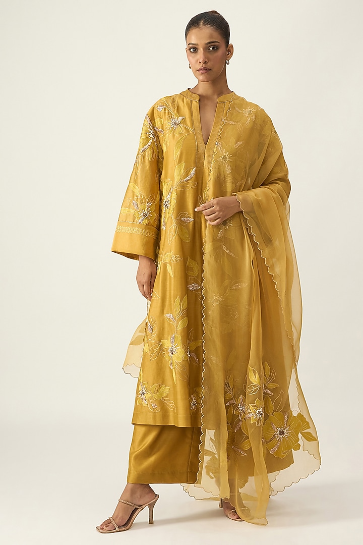 Mustard Chanderi Hand Embroidered Kurta Set by Viam at Pernia's Pop Up Shop